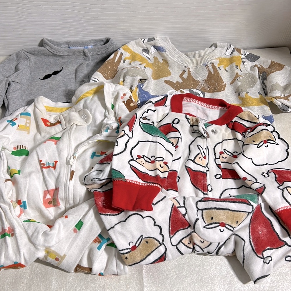 ⭐️2/$6 sale - Bundle of 4 onesies pajama with footies 0-3M
